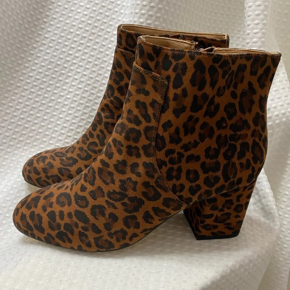NEW W/O BOX LOFT Leopard Ankle Booties - Picture 2 of 6
